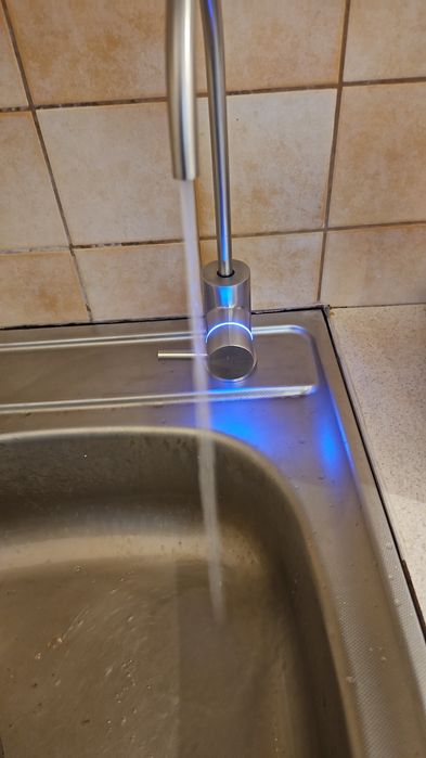 Kranik do wody filtrowanej przy zlewie